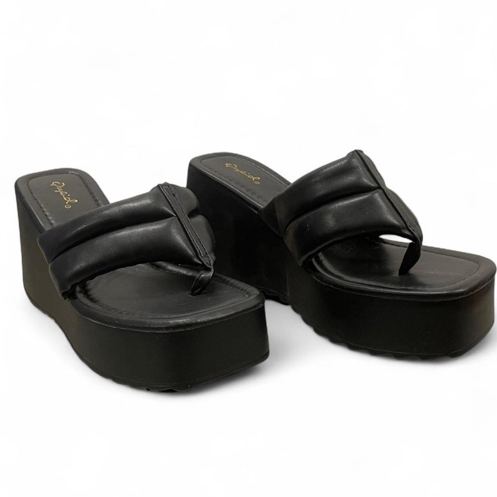 Quipid Black Platform Thong Sandals Size 8